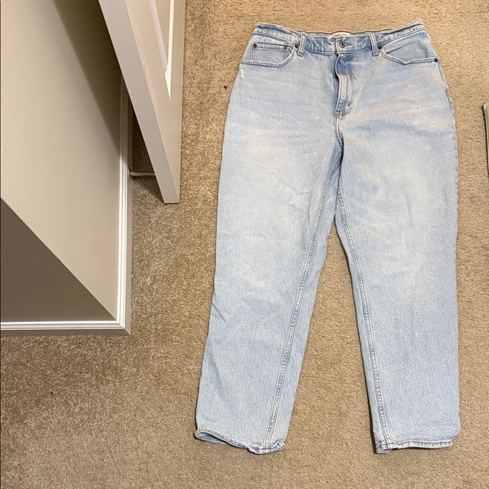 Abercrombie 90s straight ultra high rise light jeans 32S